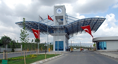 CHP'Lİ BAŞKANIN DAYISININ DEÜ YERLEŞKESİ'NDEKİ ZEYTİNLİ TARLAYA YAPTIĞI İNŞAAT ORTALIĞI KARIŞTIRDI