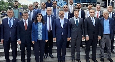 CHP İZMİR'DE MUHALİF VEKİLLER, ÖZELCİLERİ GEÇTİ… 5'İ MUHALİF, 4'Ü GENEL MERKEZCİ, 1'İ ORTADA…