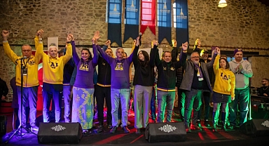 İZMİR ATATÜRK LİSESİ MEZUNLARI 1000 ÇOCUĞA UMUT OLDU