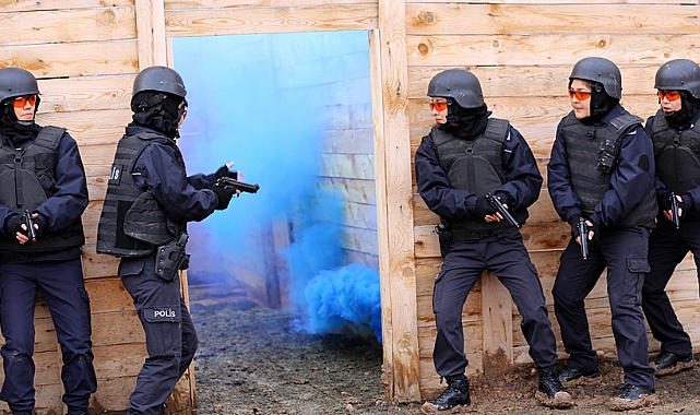 MERKEZ ÖLÜYORUZ! BU YIL 41 POLİS İNTİHAR ETTİ… HAKLARINI İSTİYORLAR…