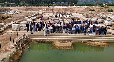 HEKİMLER, KLAROS'TA TIBBIN TARİHSEL YOLCULUĞUNA ÇIKTI