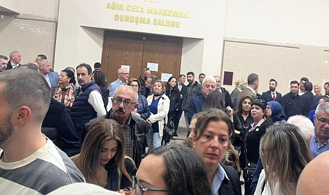 TARİHİ DURUŞMA ÖNCESİ KRİZ... SALONA ALINMADILAR... ALKIŞLI TEPKİ...