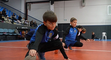 BÜYÜKŞEHİR'İN SPORTİF YETENEK ÖLÇÜMÜ İZMİR GENELİNDE BAŞLADI