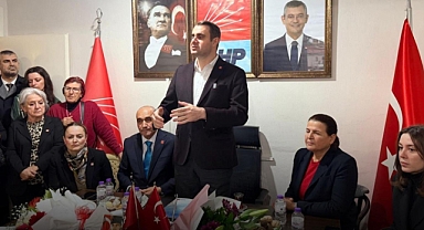 FOÇA'DA YENİ KRİZ… BAŞKAN FIÇI, İL BAŞKANININ ZİYARETİNDE OLAY ÇIKARDI…