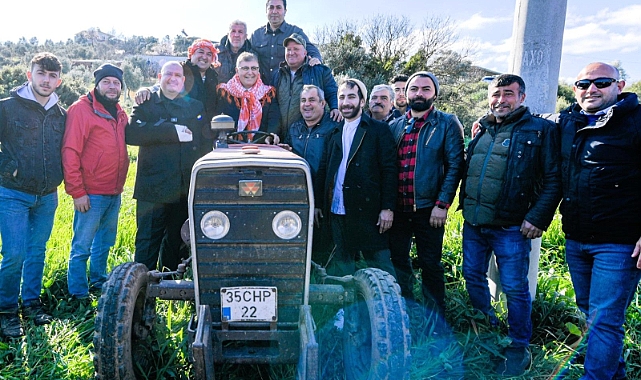 İZMİR'DEKİ KOOPERATİFLERDEN TRAKTÖRLERLE KORTEJ 