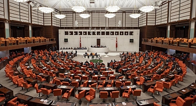 SON DAKİKA..TEPKİLER ÜZERİNE ÜST DÜZEY BÜROKRATLARA 30 BİN TL'LİK ZAMDAN VAZGEÇİLDİ