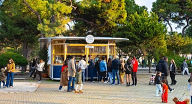 İZMİRLİ KAHVE'DEN BİR MİLYON BARDAKLIK REKOR