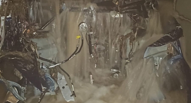 KEMALPAŞA ULUCAK'TA MENFEZE GİREN ARACIN ÇIKARILMA ÇALIŞMALARI SÜRÜYOR