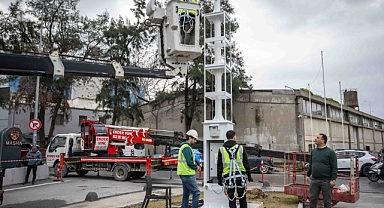 BORNOVA'DAN TÜRKİYE'YE ENERJİ HAMLESİ...EN KAPSAMLI HİBRİT DİREK ABİDE-İ HÜRRİYET MEYDANI'NDA 