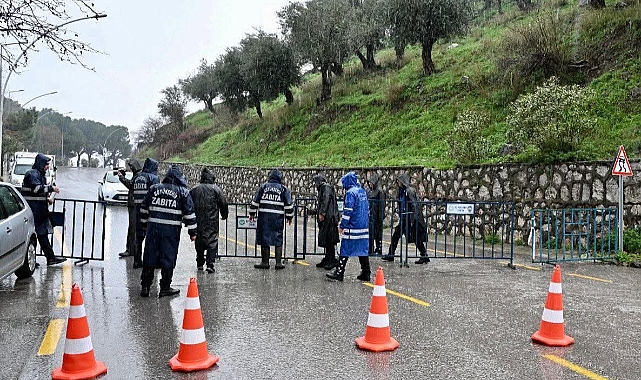 MANİSA BELEDİYESİ ÇÖKME NEDENİYLE SPİL YOLUNU KAPATTI!